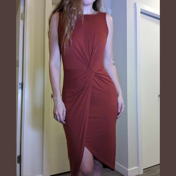 ⚡ SOLD Burnt Orange Sleek Twist-Waist Dress, All Tags Removed, Stretchy fits M - Picture 1 of 7